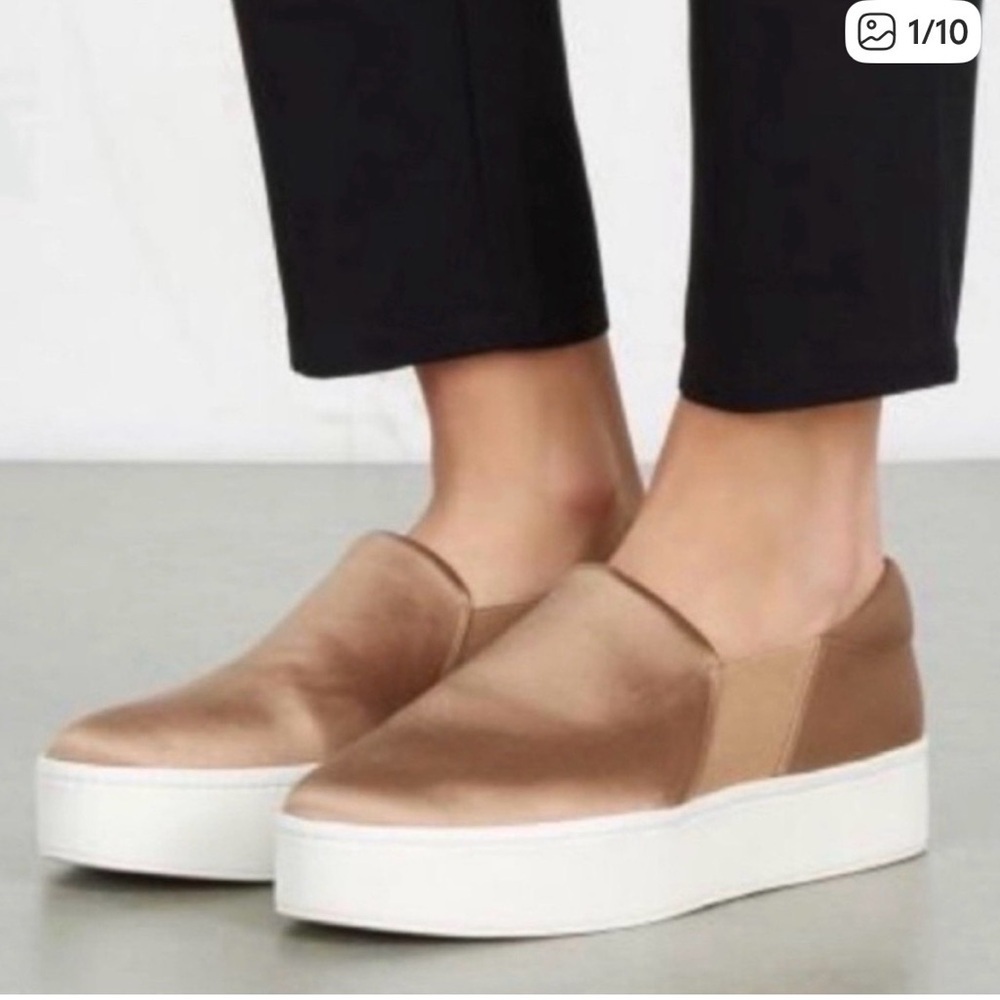 Vince Champagne Satin Warren 90s Y2K
Slip-On Loafers